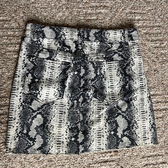 Juniors  Tinseltown Snakeskin print miniskirt - Picture 2 of 6